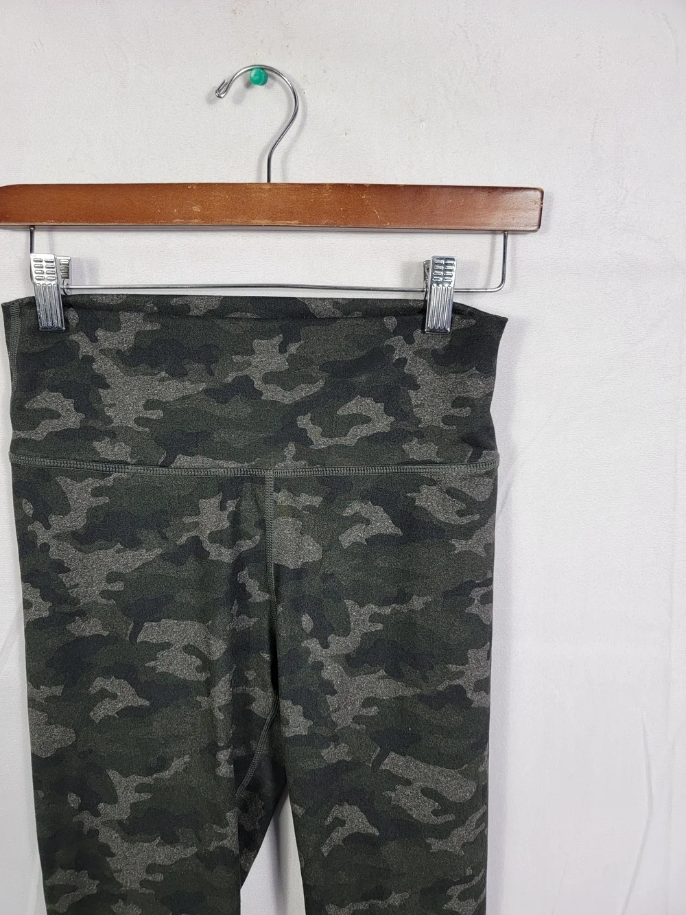 Women's Medium Fabletics Powerhold Leggings